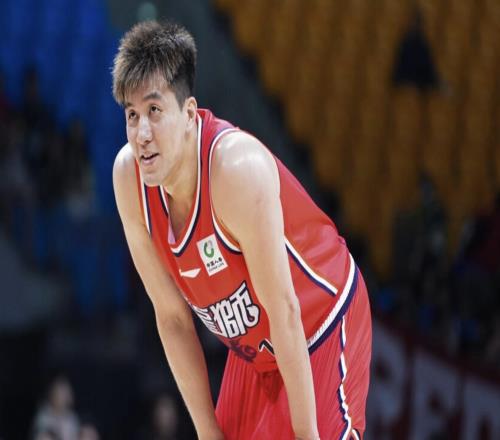 媒體人：中國籃球歷史上第一位美式后衛的生涯可能要結束了