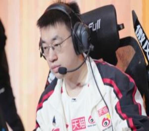 理性討論：Xiaohu除了季節(jié)性加強(qiáng)與削弱以外，是不是LPL最有職業(yè)態(tài)度的中單