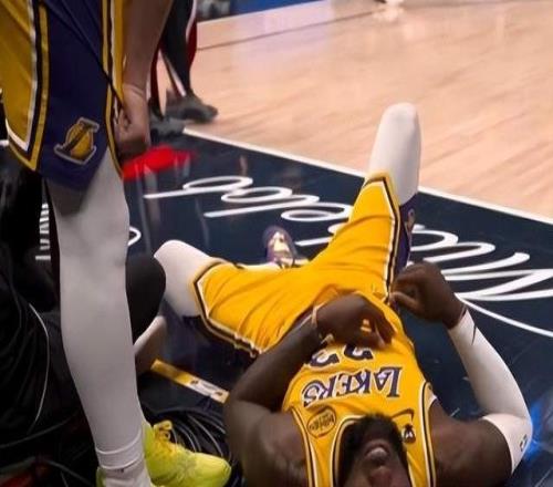 掘金戰(zhàn)勝湖人的慶功宴，詹姆斯不到場(chǎng)，約基奇也不敢動(dòng)筷子