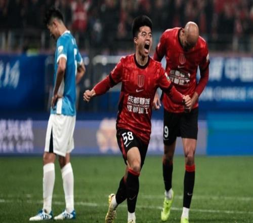 姜至鵬生日染紅，深圳新鵬城敗走鳳凰山，中超戲劇性十足揭幕