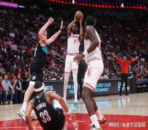 NBA最新排名出爐！火箭喜上加喜，湖人坐穩(wěn)第六，勇士也收大禮