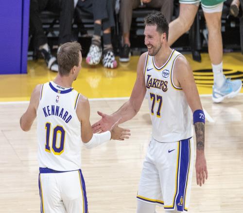 肯納德眼中的東契奇竟是史上最佳得分手之一期待我們能有更高的默契_NBA直播