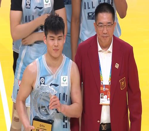CBA星銳大勝大學生聯，陳家政摘得MVP，謝智杰打醬油