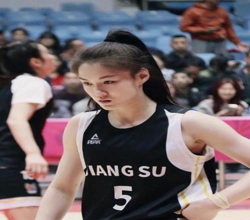 2戰(zhàn)三分10中1，宮魯鳴用29歲花瓶替代李緣球迷：不會(huì)是關(guān)系戶吧