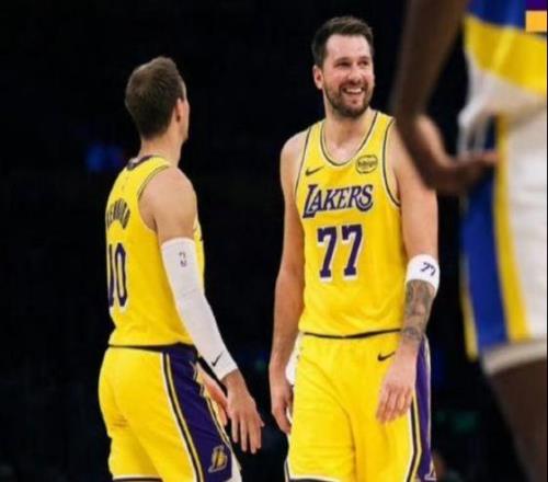 沒有詹姆斯！東契奇三節(jié)打卡下班，狂砍44分9籃板5助攻！