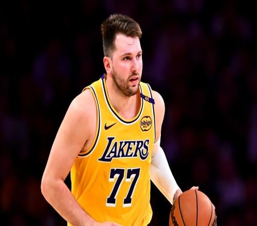 三節打卡44+9+5！東契奇首節22分創五紀錄有詹無詹他都能爆炸