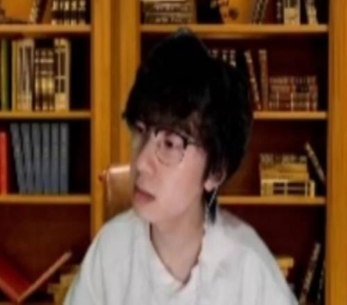 369網(wǎng)感不行運(yùn)氣也不行！寶藍(lán)：他那個(gè)出裝很詭異一點(diǎn)護(hù)甲都不出