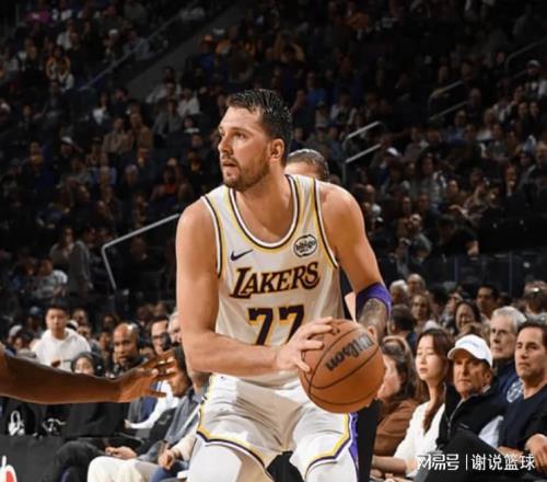 湖人大勝弱旅四喜臨門，核心主將三節(jié)打卡，15+7射手真好用