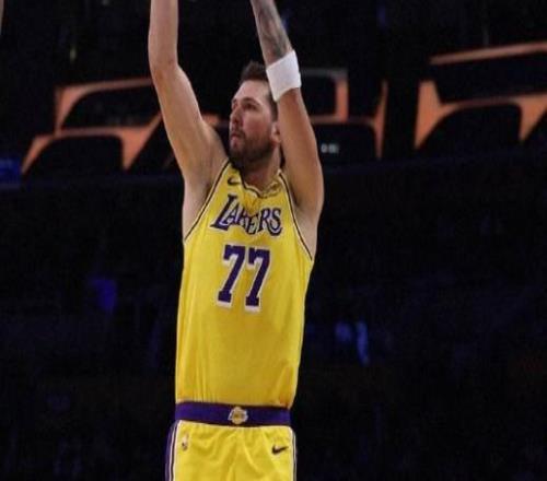 單核驅動，東契奇25中14砍44分9板5助3斷，本賽季第10次40+