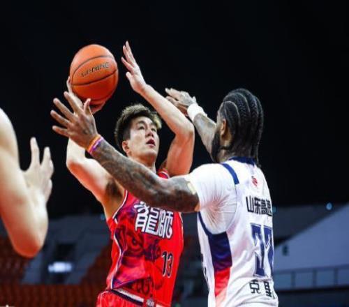 郭艾倫16個賽季一共掙了多少錢預計不低于3個小目標