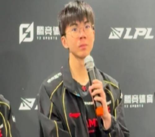 JunJia：賽前教練有說jiejie很會搶龍所以今天盡量都不拼懲為主