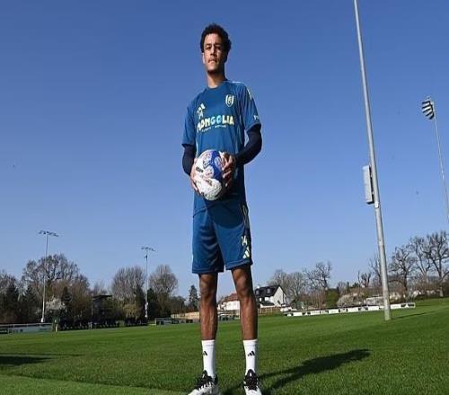 鮑勃：我15歲被瓜帥迷住了，他還打趣說我頭發好看并想要一點