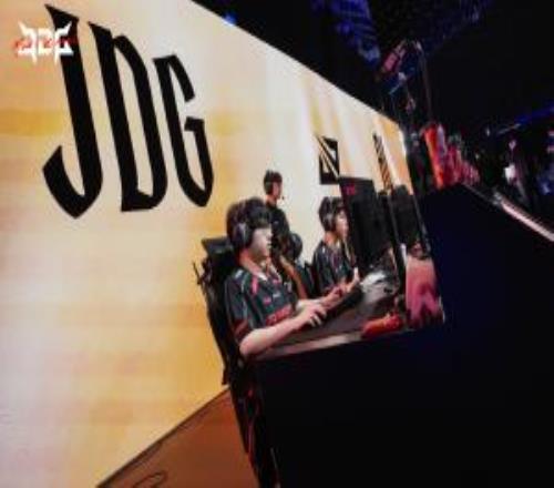 平均年齡僅21.4歲的全華班！JDG刮起的這場青春風暴能走多遠