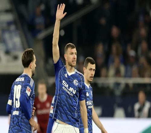 硬漢，哲科帶傷上場后再度受傷還踢了80多分鐘并打入制勝球