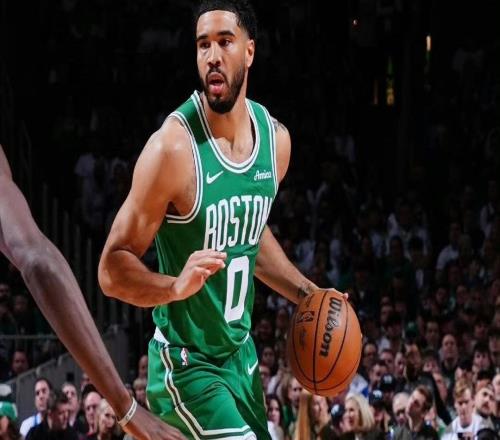 15分12板7助！塔圖姆首秀驚艷，綠軍20分大勝獨(dú)行俠！弗拉格23中7