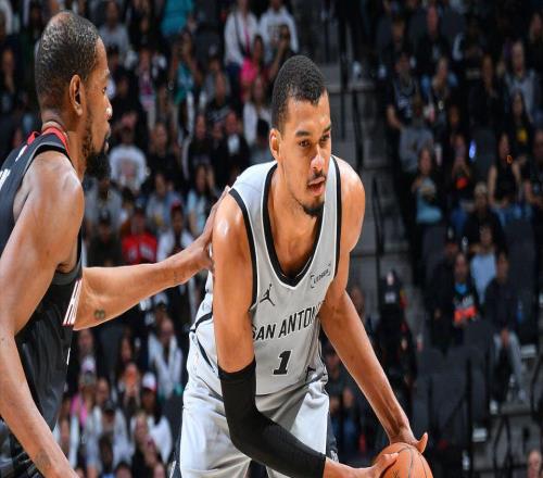 暴揍火箭16戰15勝，文班90分鐘轟94分！5大理由證明馬刺真要爭冠