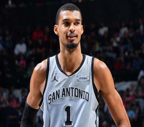 核心PK！文班29+8+4帽完勝杜蘭特23分最多領先30分吊打火箭