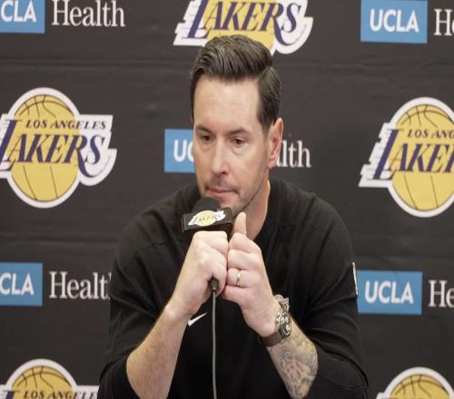 雷迪克：團隊防守打出了犧牲精神，里夫斯今天攻防都很強硬