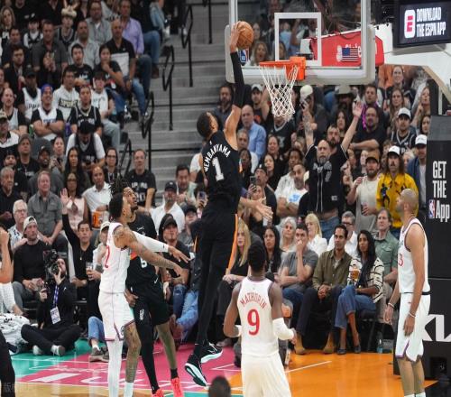 赤裸裸假球！快船慘遭25分大逆轉(zhuǎn)！小卡延續(xù)紀錄！文班亞馬27+10