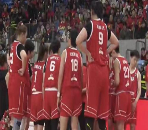 中國女籃戰(zhàn)勝捷克，四大中鋒合體的女籃依舊頭重腳輕