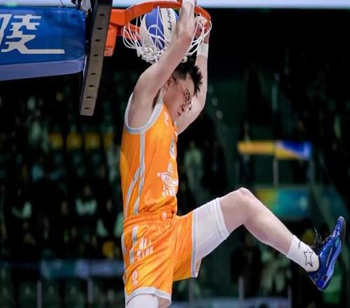 CBA扣籃大賽：外卡張鼎巖三扣滿分加賽壓俞澤辰兩次滿分奪冠
