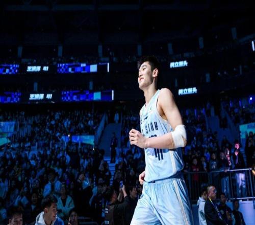 宏遠(yuǎn)眾將閃耀全明星!徐杰、陳家政分獲正賽、星銳賽MVP,胡明軒再奪三分大賽冠軍!