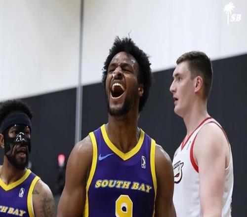 預定個人年度最佳暴扣！布朗尼轟15分加殘暴隔扣，湖人雙殺勇士