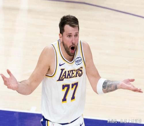 湖人11097尼克斯！無解的不是贏球，是東契奇和里夫斯的連番表態(tài)