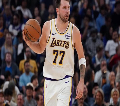 詹姆斯缺席,湖人爆冷擊敗奪冠熱門,最多領先23分,全程壓制對手