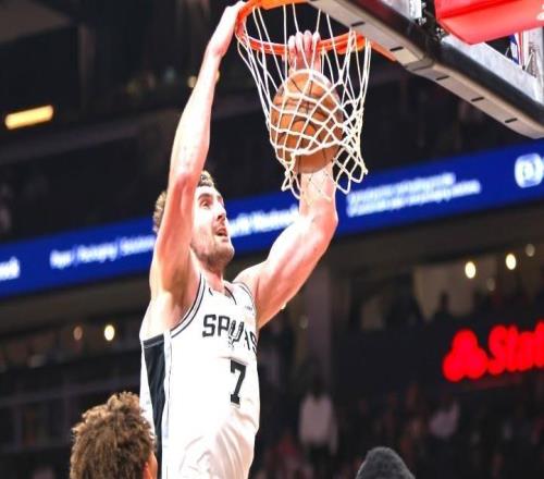 3勝1負(fù)馬刺4人20+大勝火箭文班29+8+4帽KD盡力了申京該被交易