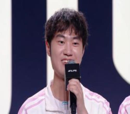 Knight賽后采訪：聯(lián)賽對我沒感覺，只想拿國際賽冠軍，在研究GEN了