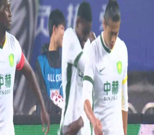 半場(chǎng)絕殺01！武漢三鎮(zhèn)主場(chǎng)低迷，半場(chǎng)“0射門”，遭北京國(guó)安吊打