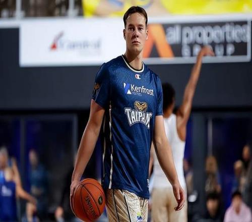 拒絕擺爛！新疆男籃簽下2米06頂級大外援，本賽季NBL場均砍18+7