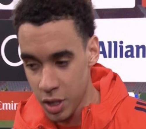 穆西亞拉：雅克松當(dāng)時(shí)也想罰點(diǎn)球，不過最后球隊(duì)決定由我來踢