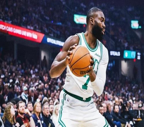 哈登19+10難救主,布朗準三雙塔圖姆單節12分,凱爾特人三殺騎士