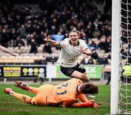 10！足總杯造驚天冷門，英甲墊底隊(duì)掀翻英超勁旅，72年后再進(jìn)8強(qiáng)