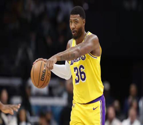 詹姆斯苦等！湖人11097贏尼克斯，東契奇35+8+4，里夫斯25+4+5+3