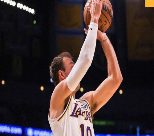 湖人完勝尼克斯!東契奇35+8,詹姆斯不在,湖人全隊表現更好了