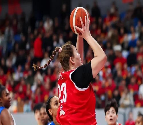 2.01米女鯊魚落選最終12人場均13+6仍遭棄噸位過大移動速度慢