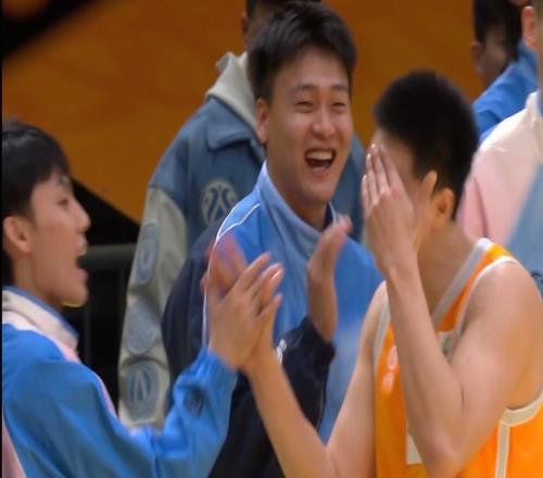 外援絕殺起沖突！1998年這絕對是CBA史上，最特別的全明星