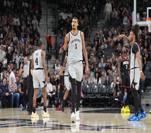 文班自信滿滿準備在季后賽里被現實打臉_NBA直播