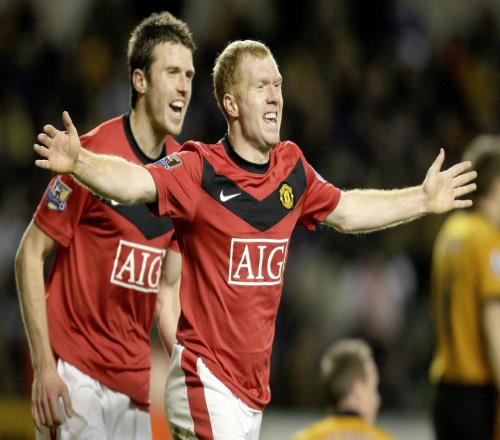 電訊報：曼聯傳奇在媒體戰場上相互開炮以吸引關注和維持話題熱度_英超直播