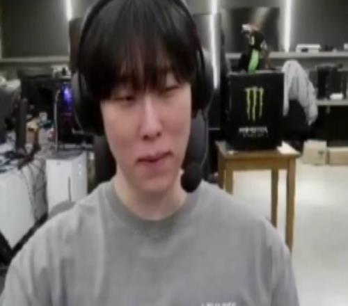 Zeka傳授單排上分小技巧：首先一點就是絕對不要相信隊友