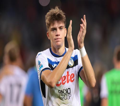 國米邊衛引援遇阻：三大對象一個比一個貴，誰來接鄧弗里斯的班