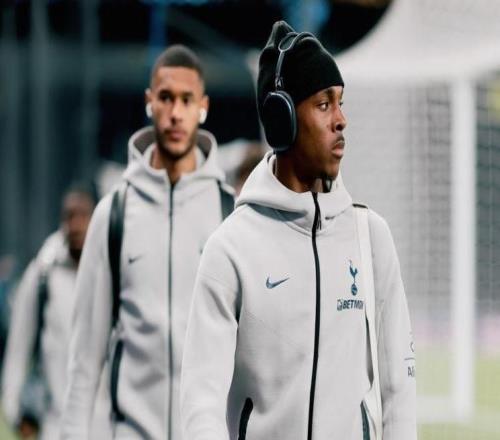 世體：斯彭斯本周一完成合練，對陣馬競他有望獲得出場時間