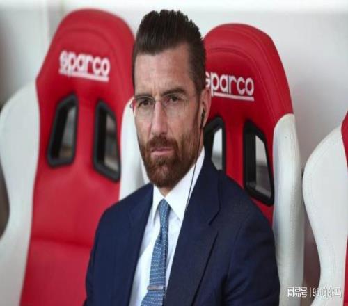 17歲出道，40歲退役，布馮曾是他的替代，代表5支不同球隊踢歐冠