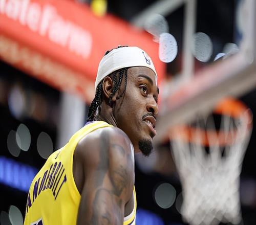 不僅防守給力還命中了一記三分，湖人應該給鋒線大閘多些信任