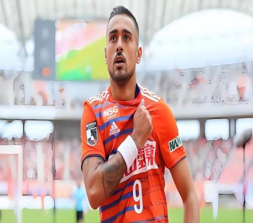 終于等到你！張?jiān)醇用松细酆蟀l(fā)揮漸入佳境，球迷建議他踢主力前腰