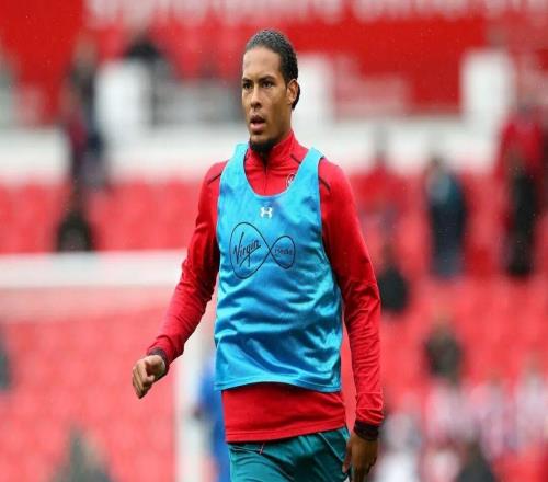 這位77歲的英國老人，是足壇歷史長河中閃亮的一顆星