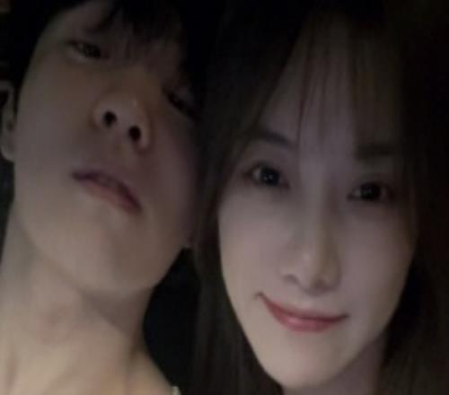 網(wǎng)友猜測有關(guān)聯(lián)豆瓣曾爆某LPL中單韓國私會(huì)女性友人中文說要與女友分手